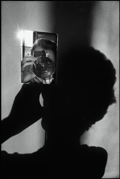 Ugo Mulas. L'operazione fotografica. Autoritratto per Lee Friedlander, 1971 © Eredi Ugo Mulas. Tutti i diritti riservati. Courtesy Archivio Ugo Mulas, Milano – Galleria Lia Rumma, Milano / Napoli